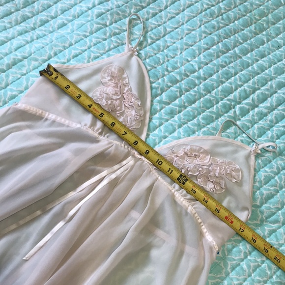 Sheer nightgown with ruffled bust - Picture 6 of 7